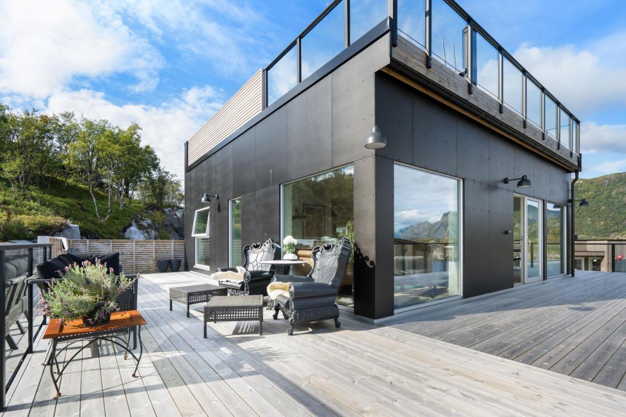 Nydelig Moderne Villa Med Fantastisk Beliggenhet. Kabelvåg Exterior foto